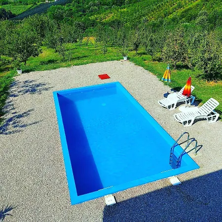 Holiday home E&m Kuca S Bazenom *