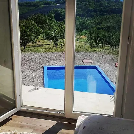 Holiday home E&m Kuca S Bazenom *